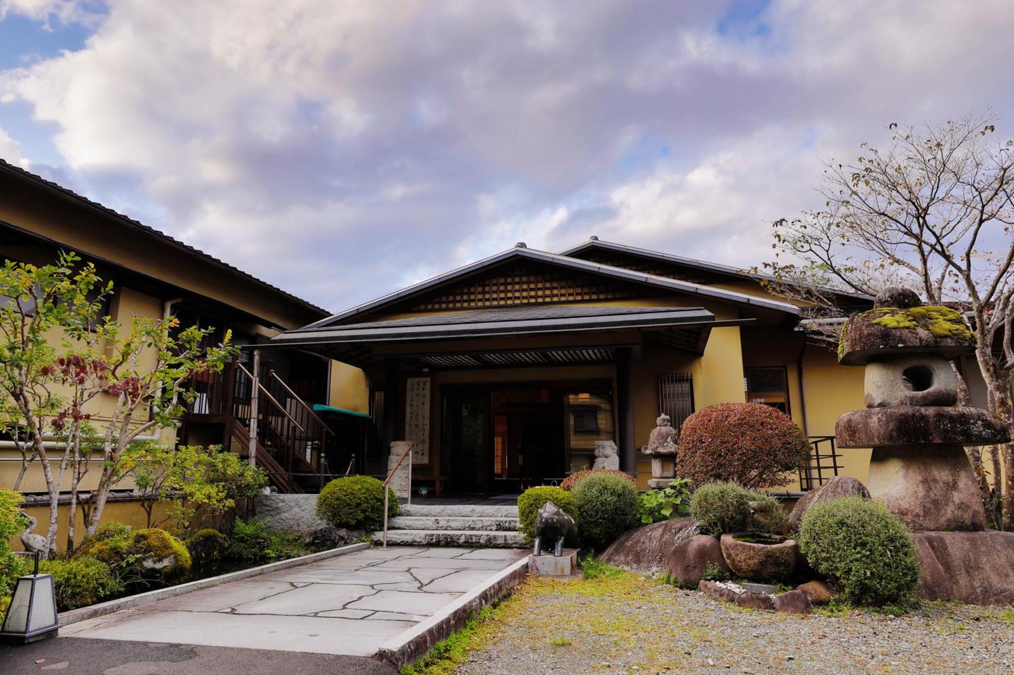 איזו Tatsuta Ryokan מראה חיצוני תמונה